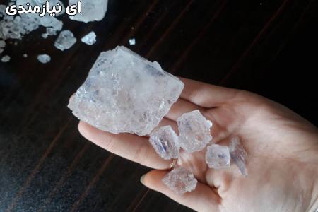 دل نمک یا سنگ نمک کریستال