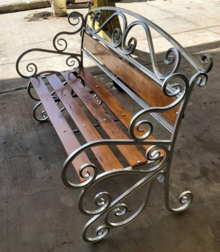 تولید نیمکت پارک و تجهیزات بازی و ورزشی پارک