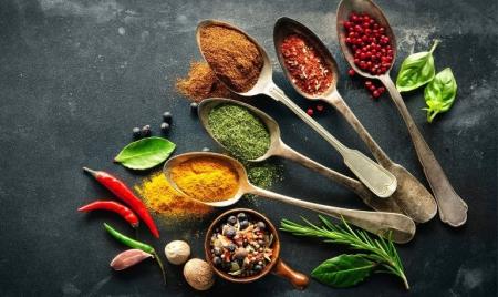 بسته بندی ادویه جات در منزل؛ شغل دوم پردرآمد برای بانوان و آقایان