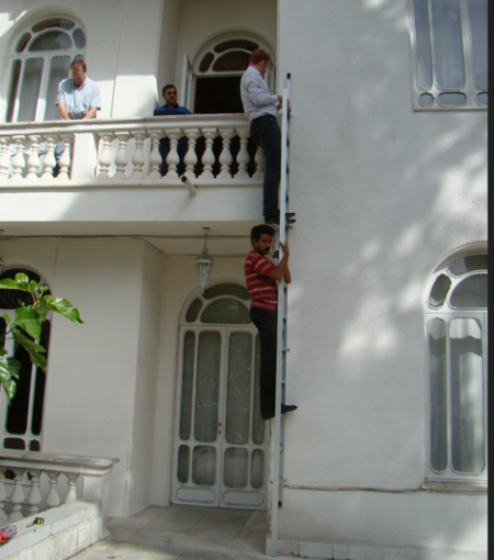 نردبان ایمنی در ساختمان مسکونی