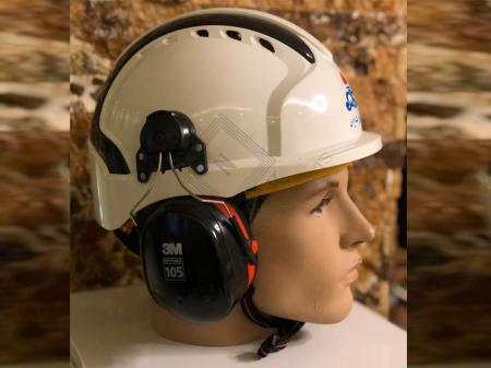 تولید و عرضه انواع کلاه ایمنی