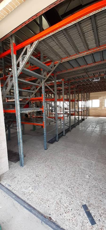 نصاب قفسه نصب انواع قفسه راک فروشگاهی و پیچ و مهره ای