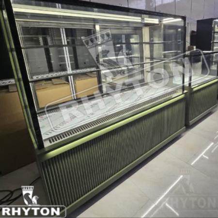 یخچال وویترین قنادی(ریتون شاپ)جایی که شیرینی ها.خودشون انتخاب روفریادمی زنن،ساده،شیک