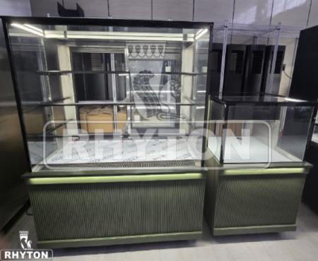 یخچال وویترین قنادی(ریتون شاپ)جایی که شیرینی ها.خودشون انتخاب روفریادمی زنن،ساده،شیک