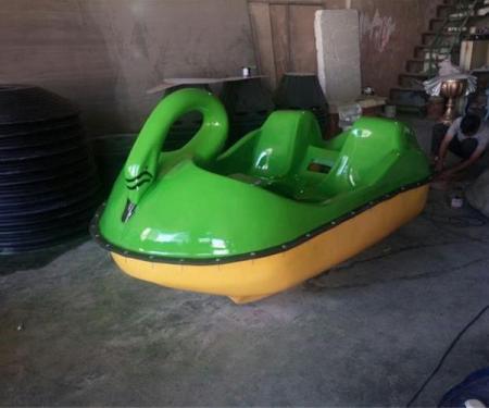 قایق پدالی قو در رنگ های مختلف