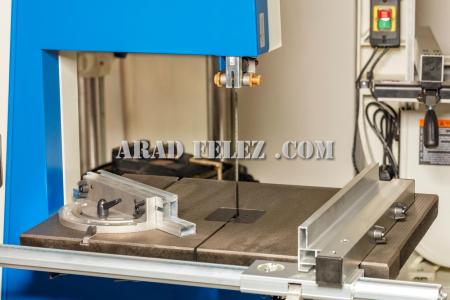 برشکاری آهن آلات با دستگاه اره نواری